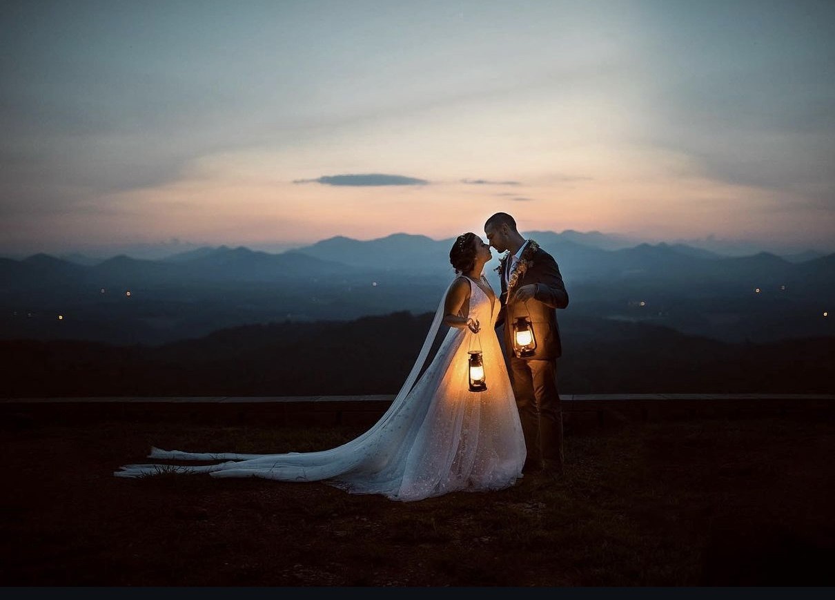 A wedding at Earth & Sky Dwellings