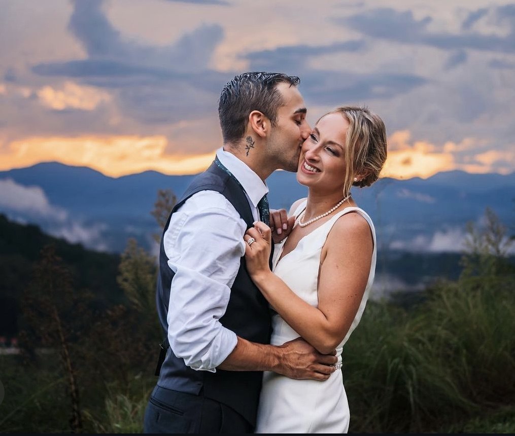 A wedding at Earth & Sky Dwellings