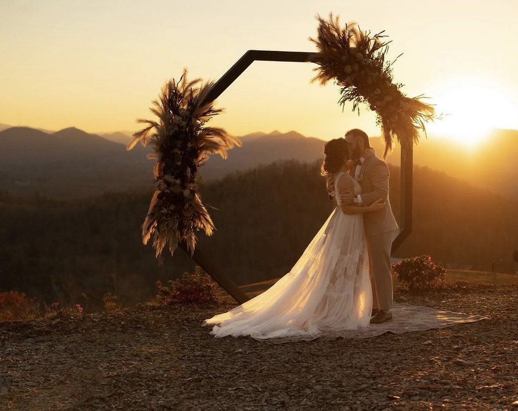 A wedding at Earth & Sky Dwellings