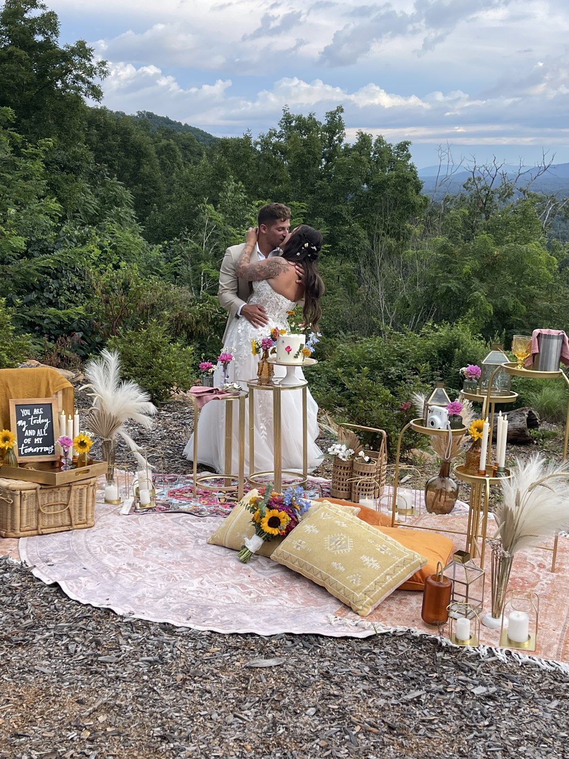 A wedding at Earth & Sky Dwellings