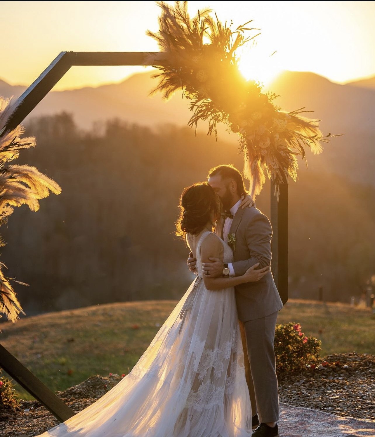 A wedding at Earth & Sky Dwellings